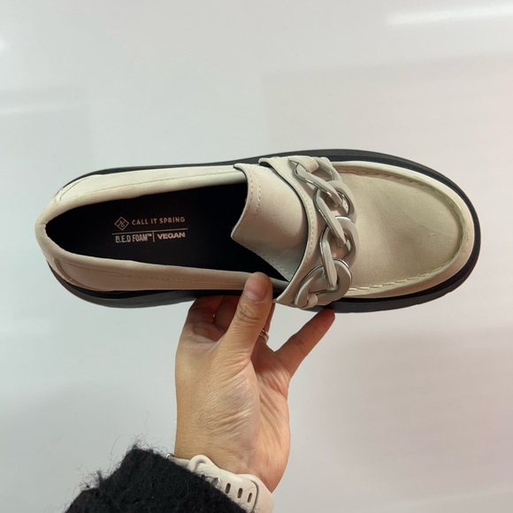 Call It Spring Chunky Platform Cream Loafer with Chain Accent Woman Size 7 - Picture 4 of 7